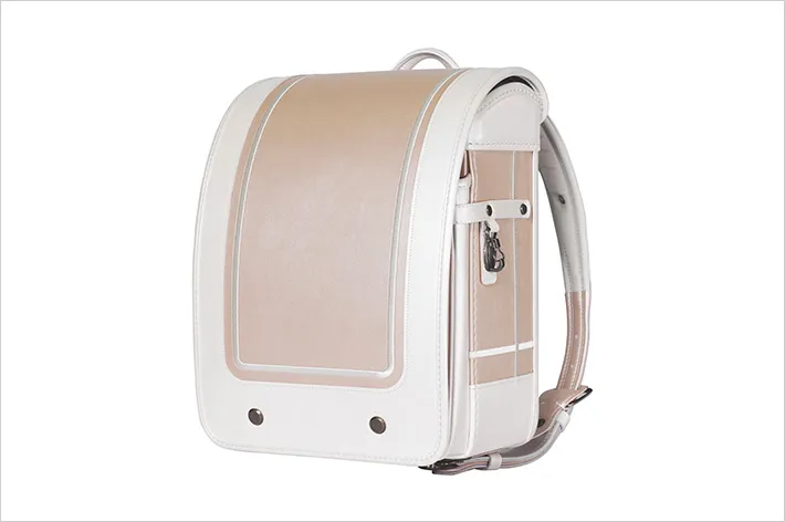 美しいカッティングと洗練されたフォルム