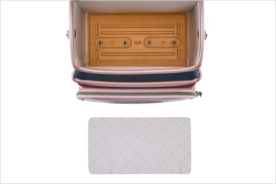 使い始めてからのことも考えて お手入れしやすい外せる底板